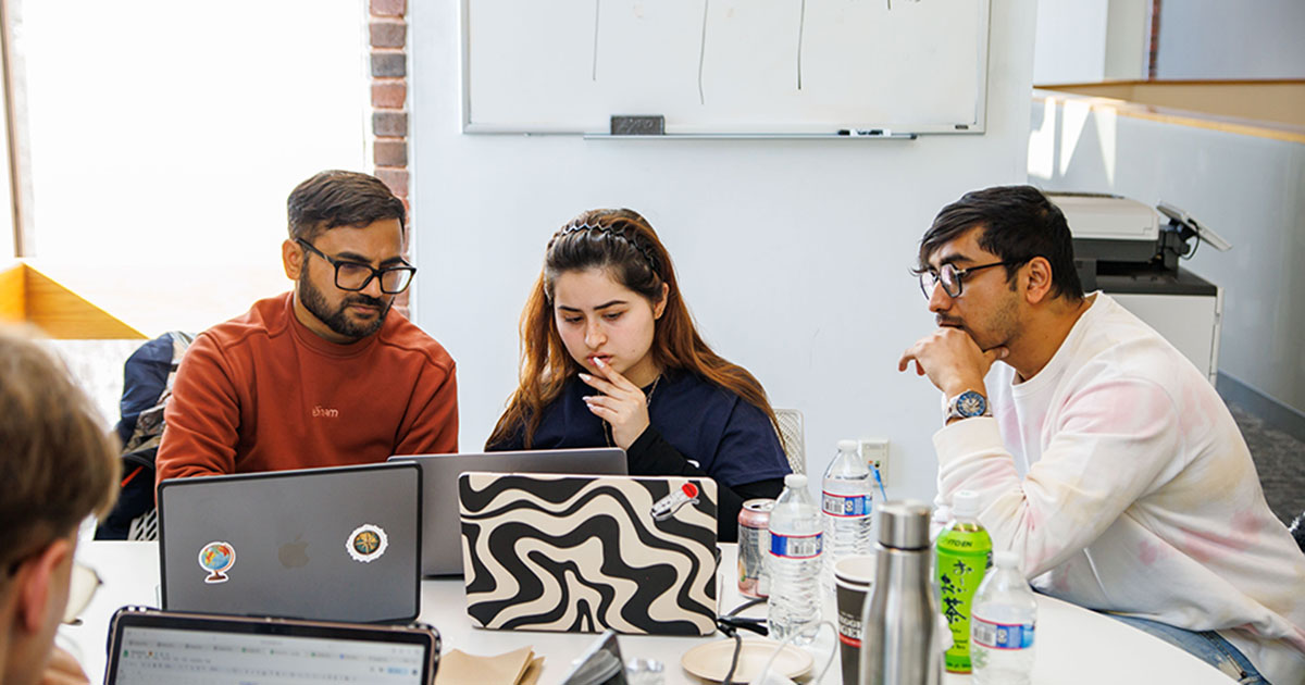 Students collaborating at DeisHacks